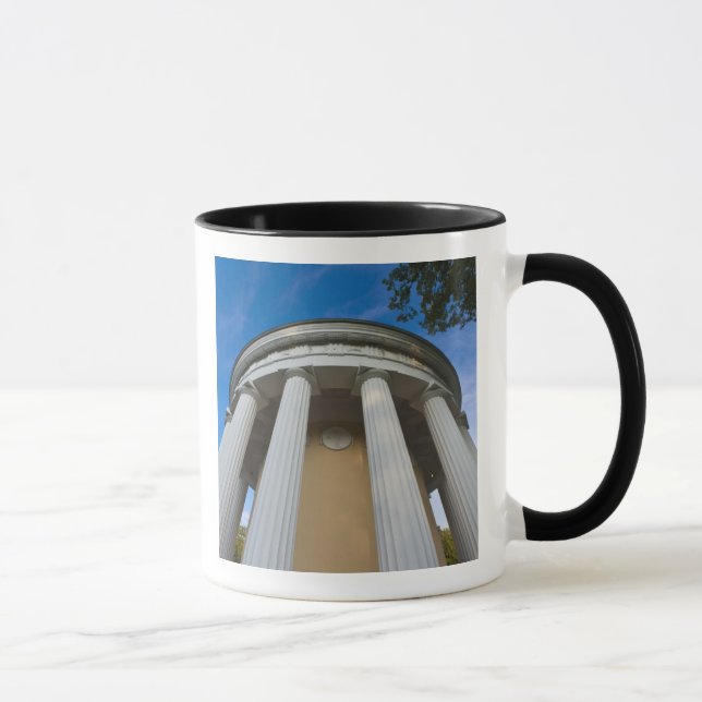 Palast von Czar Paul I., Friedhof Tasse (Rechts)