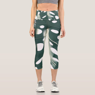 Pale Green Pastel Schweizer Käse Pflanze Capri Leggings