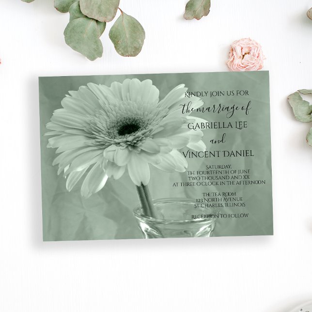 Pale Green Tinted Daisy Wedding Einladung (Von Creator hochgeladen)