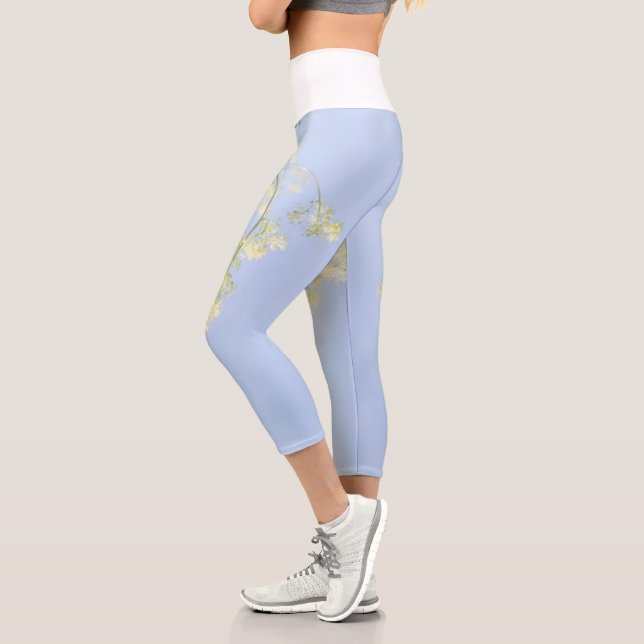 Pale Pastel Blue Sky Wilde Blume Meadow Capri Leggings (Links)