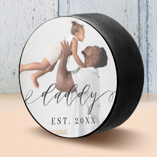 Palet De Hockey Daddy Elegant Script Minimal Fête des pères Photo (Daddy Elegant Script Minimal Father's Day Photo Hockey Puck)