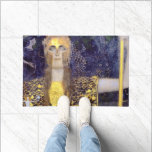 Pallas Athena, Gustav Klimt Fußmatte<br><div class="desc">Gustav Klimt (14. Juli 1862 - 6. Februar 1918) war ein österreichischer symbolischer Maler und einer der prominentesten Mitglieder der Wiener Sezessionsbewegung. Klimt ist bekannt für seine Gemälde, Wandgemälde, Skizzen und andere Kunstobjekte. Neben seinen figurativen Werken, die Allegorien und Portraits enthalten, malte er Landschaften. Unter den Künstlern der Wiener Sezession...</div>