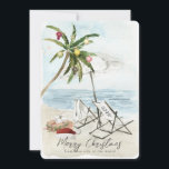 Palm Tree & Beach Stühle Tropical Holiday Card Einladung<br><div class="desc">Diese Weihnachtskarte "Frohe Weihnachten von dieser Seite der Welt" zeigt eine Palme mit Ornamenten und Lichtern,  ein Paar Liegestühle unter dem Regenschirm auf einem Sandstrand in Aquarell. Auf der Rückseite stehen Palmen und das Meer in Aquarelltönen. Personalisieren Sie es für Ihre Bedürfnisse. In meinem Geschäft finden Sie passende Produkte.</div>