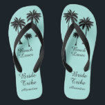 Palm Tree Bride Tribe Flip Flops<br><div class="desc">Mit diesen phantastischen Beach Lover Bride Tribe Flip Flops mit hübschen Palmen erstrahlt der Strand stilvoll! Raum zum Anpassen mit Ihren Bridsmaid-Namen! Mischen Sie Ihre Lieblings-Strandprodukte von Up On the Mountain!</div>