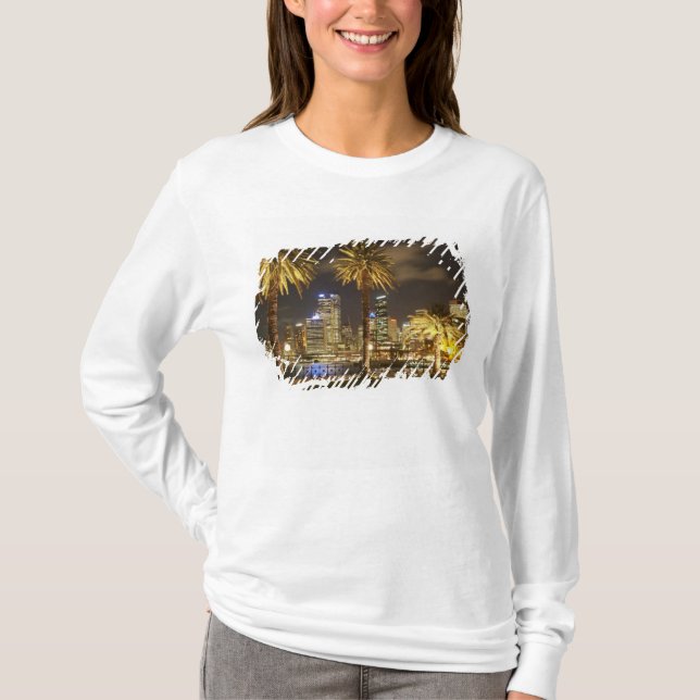 Palm Trees and CBD at Night, Sydney, New South T-Shirt (Vorderseite)