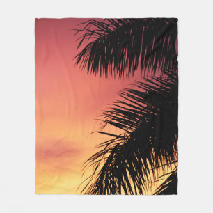 PALMBAUM WÄHREND DES SONNENS UNTER SCHÖNEM HIMMEL FLEECEDECKE