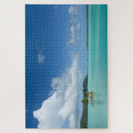 Palme auf einer kleinen Insel in Bora Bora Lagune