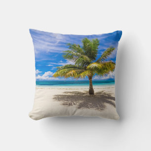 Palme auf weißem Sand-Strand Kissen