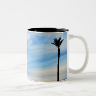 Palme-Sonnenuntergang-Foto Zweifarbige Tasse