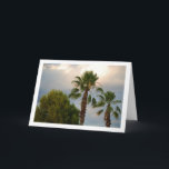 Palmen im Sonnenschirm Karte<br><div class="desc">Palmen in Sunny Sky Portrait Grußkarte. Sie können dieses Produkt ganz einfach kostenlos anpassen,  wenn Sie Text hinzufügen oder die Farbe des Hintergrunds ändern möchten.</div>