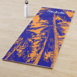 Palmen in einem orangen und blauen geposterten Des Yogamatte