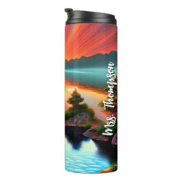 Palmen-Sonnenuntergang auf dem Strand. Thermosbecher