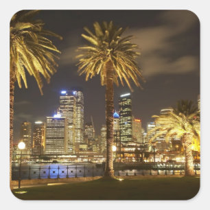 Palmen und CBD bei Nacht, Sydney, New South Quadratischer Aufkleber