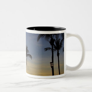 Palmen und Sonnenuntergang, Mindil Beach Zweifarbige Tasse