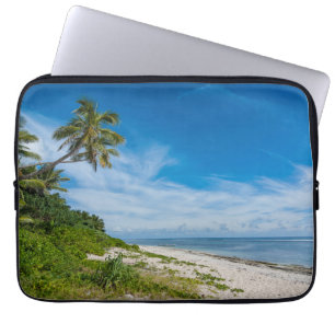 Palmenbestandene Kolovai-Strand Laptopschutzhülle