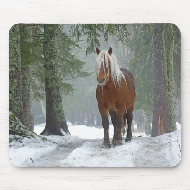 Palomino Pferd im Winter Schnee mit Pinien Mousepad (Vorne)