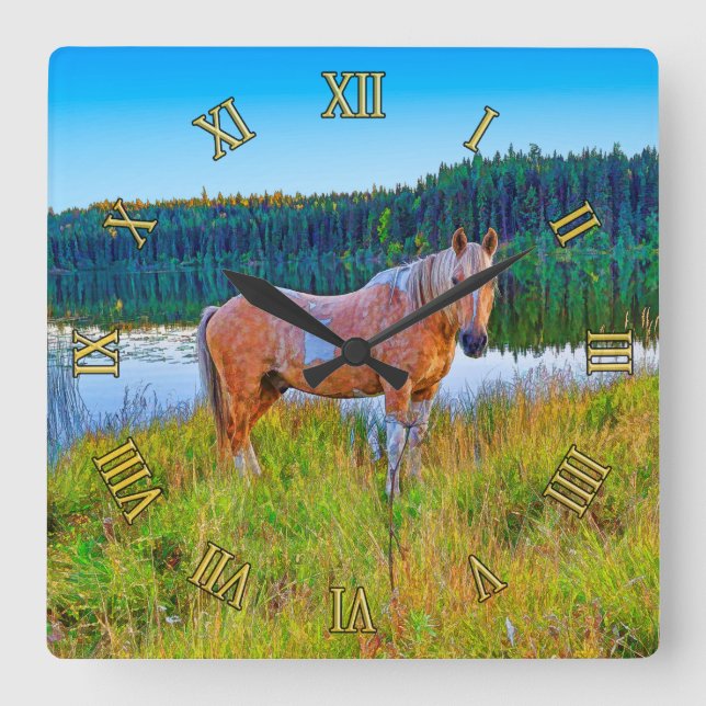 Palomino Pinto am See und Wald Szene Quadratische Wanduhr (Vorderseite)