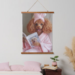 Pampered Poodle Reading Day Wandteppich Mit Holzrahmen