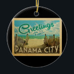 Panama City Beach Vintage Reisen Keramik Ornament<br><div class="desc">Dieses Greetings From Panama City Vintage Postkartendesign besticht durch einen Sandstrand mit türkisblauem Meerwasser und einen blauen Himmel mit duftigen weißen Wolken. Im Vintage Reisen Stil.</div>