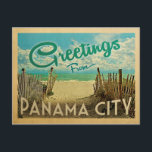 Panama City Beach Vintage Reisen Postkarte<br><div class="desc">Dieses Greetings From Panama City Vintage Postkartendesign besticht durch einen Sandstrand mit türkisblauem Meerwasser und einen blauen Himmel mit duftigen weißen Wolken. Im Vintage Reisen Stil.</div>