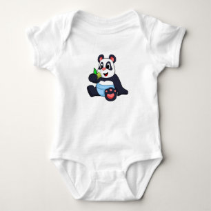 Panda als Baby mit Bambus Strampler