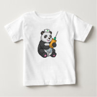 Panda als Krankenschwester mit Spritze