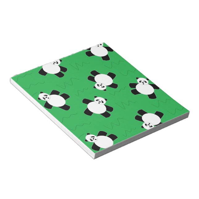 Panda-Bär auf Gras Notizblock (angewinkelt)