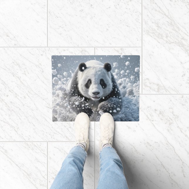 Panda-Bär läuft im Schnee Fußmatte (Indoor)