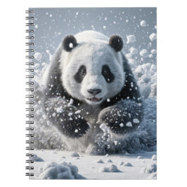 Panda-Bär läuft im Schnee Notizblock