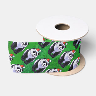 Panda Bear in Weihnachtsmannmütze auf Green Satinband