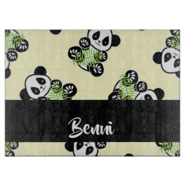 Panda bear with green bamboo leaves schneidebrett