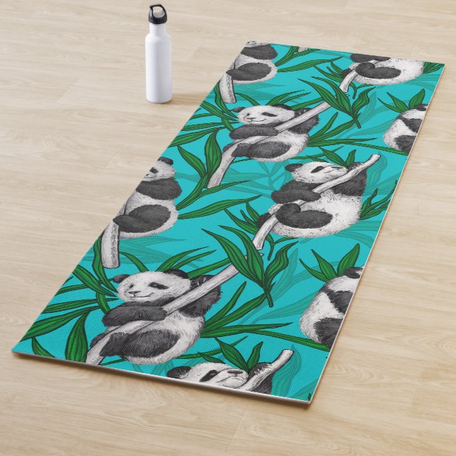 Panda Cubs auf Türkis Yogamatte (Beispiel)