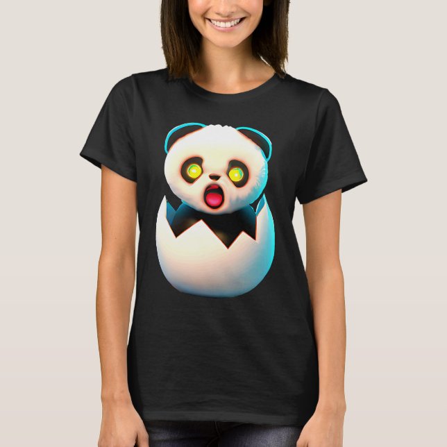 Panda hatches from egg T-Shirt (Vorderseite)