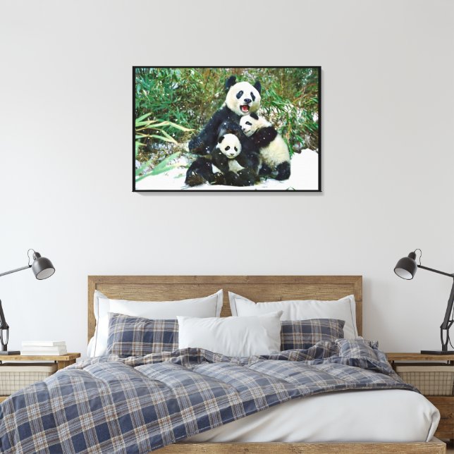 Panda mit Kneipen umwickelt Leinwanddruck (Insitu (Schlafzimmer))
