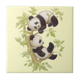 Pandas, der in einem Baum spielt Fliese