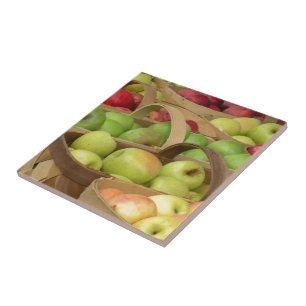 Paniers d'Apple au carreau de céramique du march