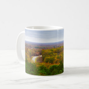 Pano-Kaffeemaschine im Herbst Tasse