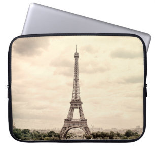 Panorama Eiffelturm in Paris. Frankreich. Vintage  Laptopschutzhülle