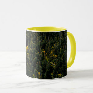 "Panoramablick auf Kiefernwald im Herbst Becher Tasse