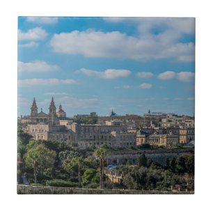 Panoramasicht auf die Altstadt von Valletta in Mal Fliese