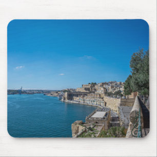 Panoramasicht auf die Stadtmauer und den Hafen von Mousepad