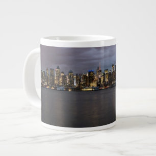 Panoramische Ansicht des frühen Abends von Jumbo-Tasse