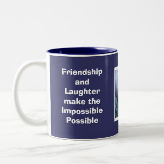Pansy: Freundschaft und Gelächter machen den Zweifarbige Tasse