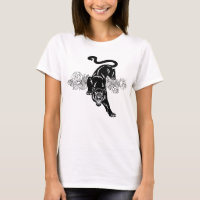 Panthère noire et T-shirt rose en fleurs