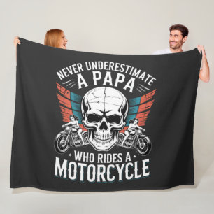 Papa Biker, der ein Motorrad fährt Fleecedecke