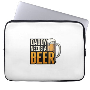 Papa braucht ein Bier Vintage Gravur Shirt Design_ Laptopschutzhülle