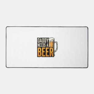 Papa braucht ein Bier Vintage Gravur Shirt Design_ Schreibtischunterlage