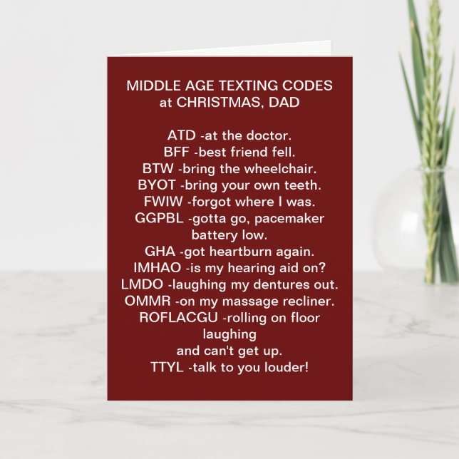 PAPA D'ÂGE MOYEN TEXTANT LA CARTE DE NOËL (Devant)