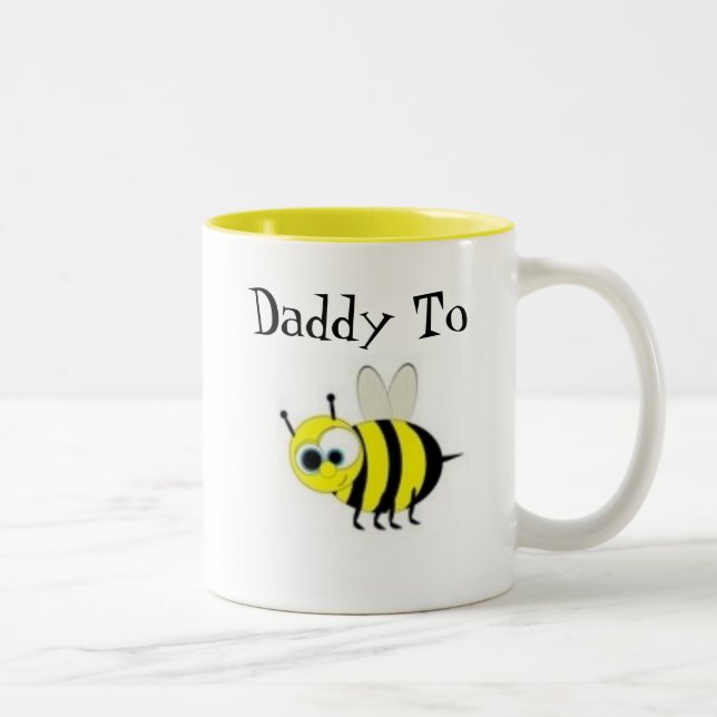 Papa dans la tasse de café d'abeille (Droit)