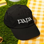 Papa Simple Trendy Moderne Typografie Custom Bestickte Baseballkappe<br><div class="desc">Papa Simple Trendy Moderne Typografie Custom Sticked Baseball Cap bietet den einfachen modernen bestickten Text "Papa". Perfekt als Geschenk für Papa zum Vatertag,  Weihnachten,  Geburtstag und vieles mehr. Erstellt von Evco Studio www.zazzle.com/store/evcostudio</div>